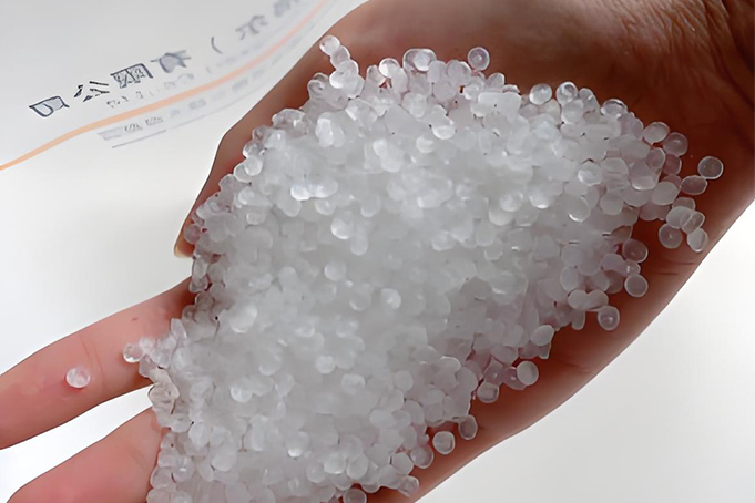 نتحدث عن تطبيق لاصق حساس للضغط بالذوبان الساخن في غطاء صندوق مناديل مبللة من البولي بروبلين ، موصى به من قبل مصنعي المواد اللاصقة الحساسة للضغط في عام 2022